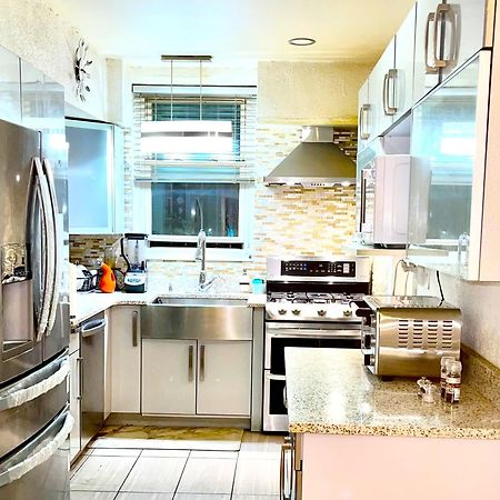 Lga Airport 3 Mins, 3 Bedroom Duplex House, Parking And Private Backyard, 9Mins Subway! New York Esterno foto