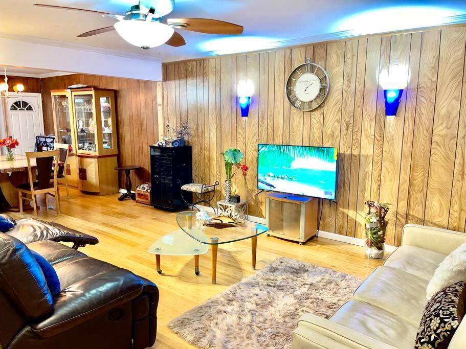 Lga Airport 3 Mins, 3 Bedroom Duplex House, Parking And Private Backyard, 9Mins Subway! New York Esterno foto