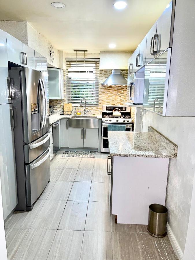 Lga Airport 3 Mins, 3 Bedroom Duplex House, Parking And Private Backyard, 9Mins Subway! New York Esterno foto