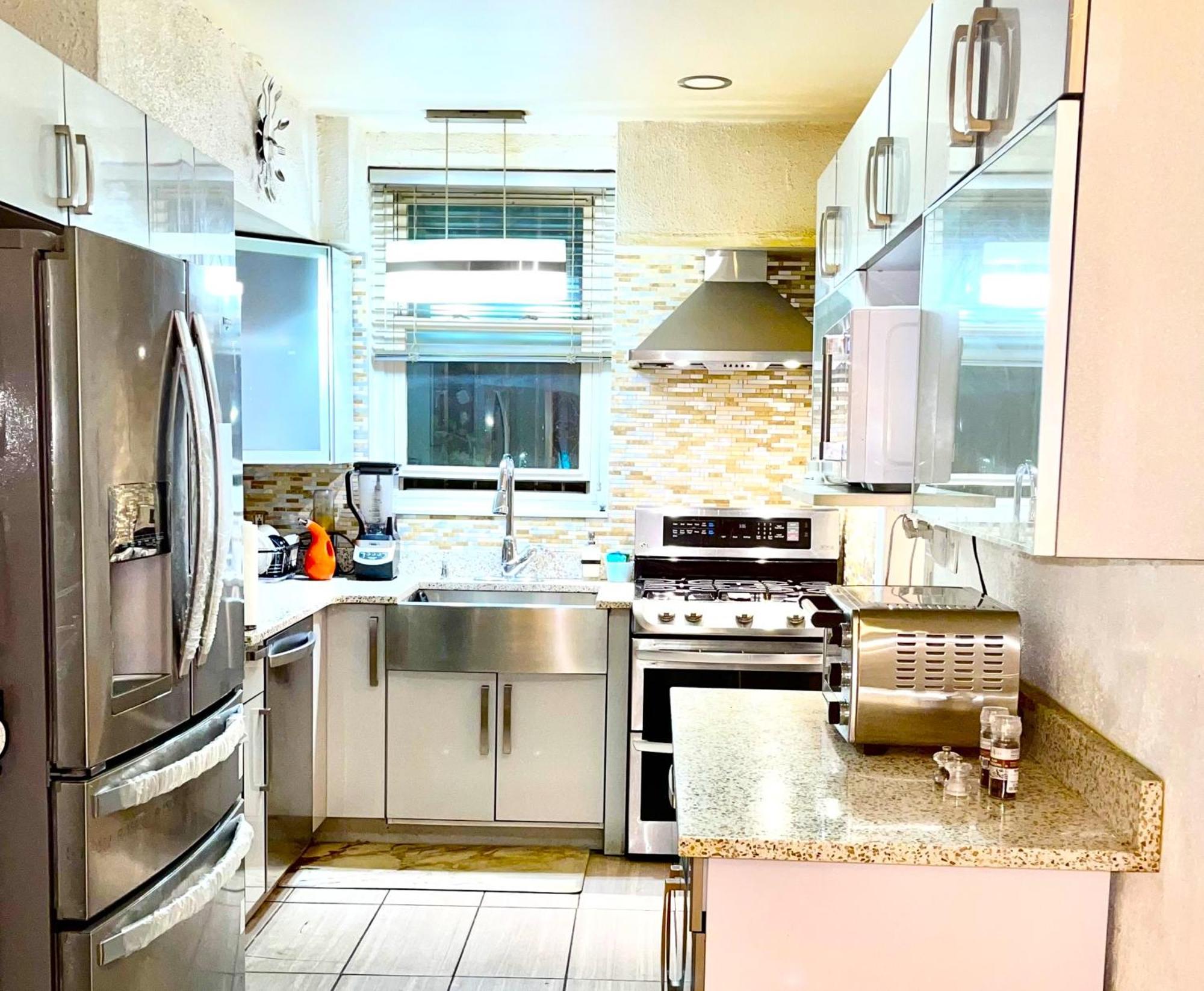 Lga Airport 3 Mins, 3 Bedroom Duplex House, Parking And Private Backyard, 9Mins Subway! New York Esterno foto